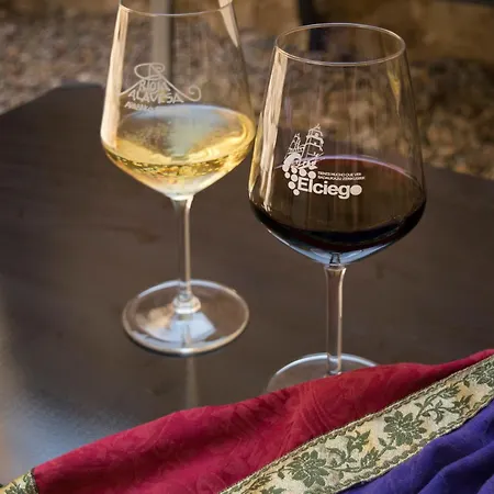 En Blanco Y Tinto * Elciego